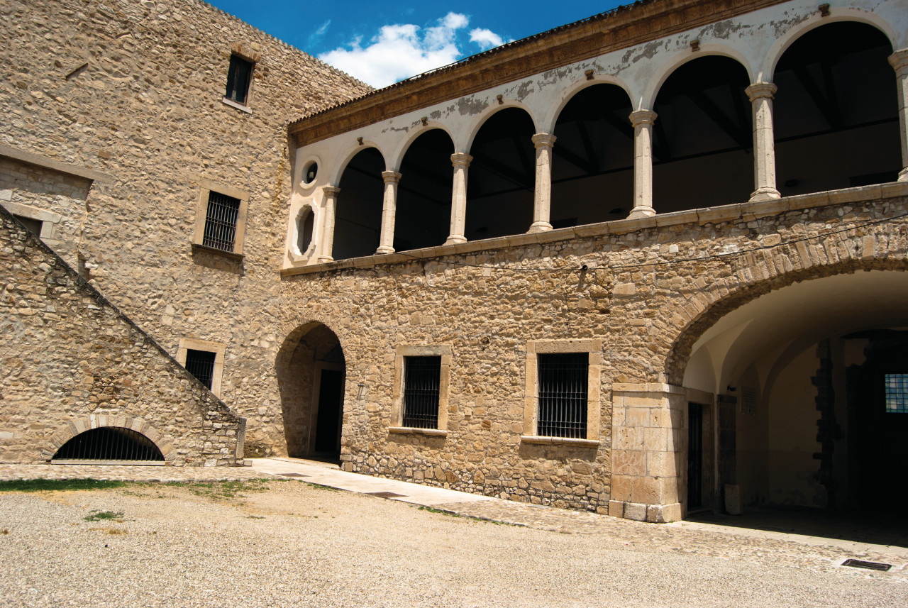 <p>Castello Aragonese Pirro del Balzo.</p>