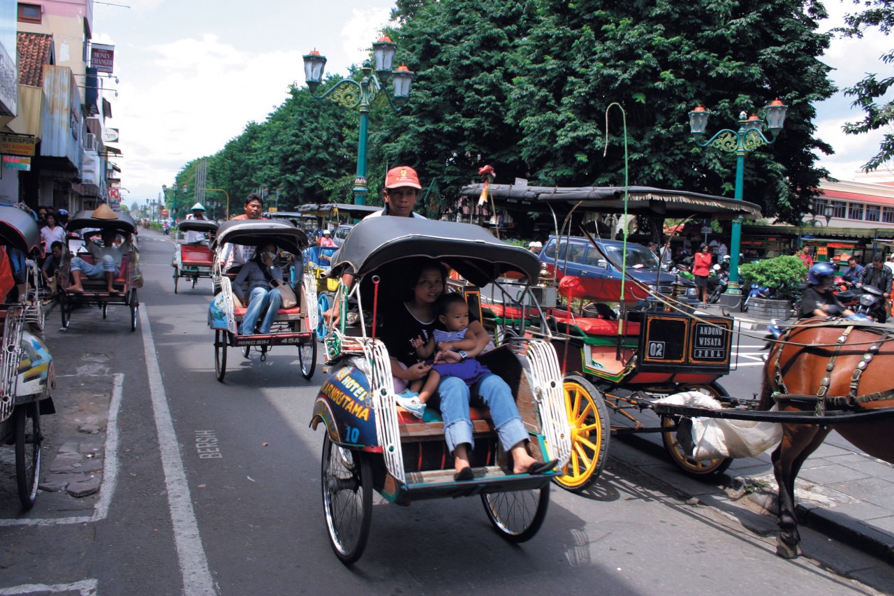 Le becak est un cyclo-pousse spécifique à Java.