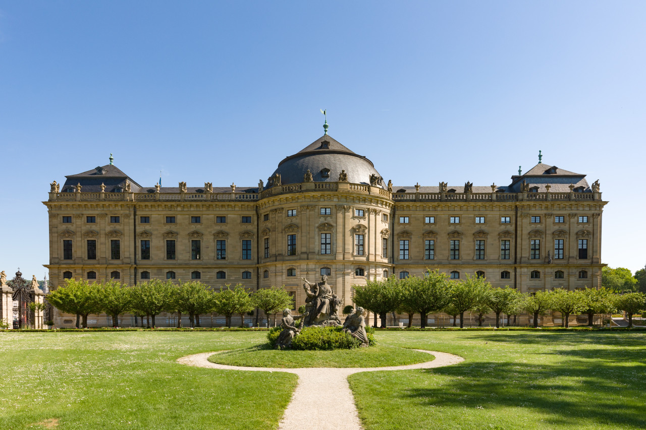 <p>Résidence de Wurtzbourg, vue depuis le Hofgarten.</p>