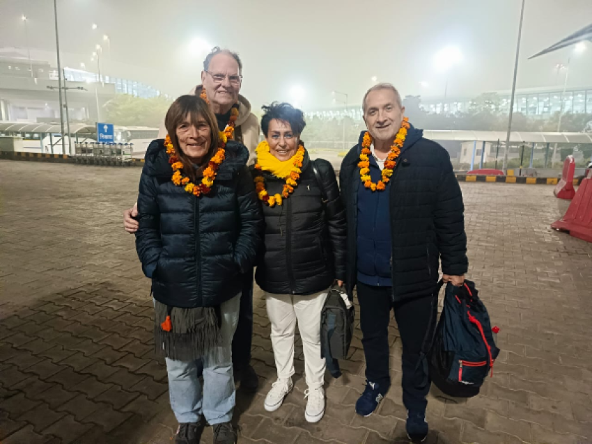 机场欢迎仪式上的鲜花项链