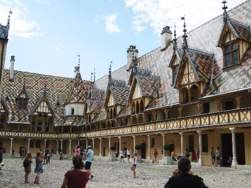 博纳临终关怀中心（Hospices de Beaune