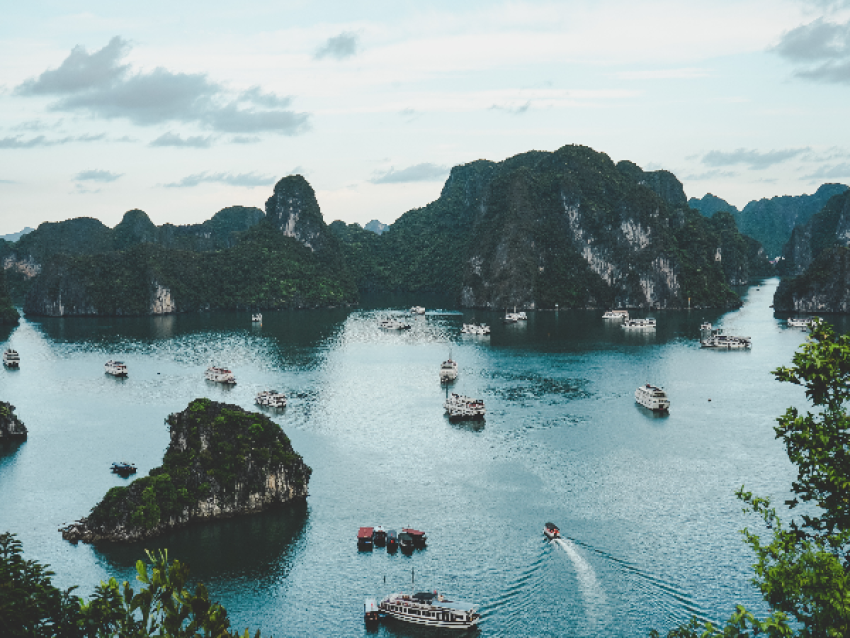 美丽的下龙湾全景