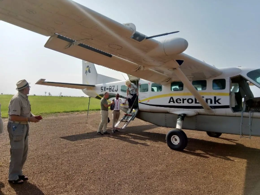 由 Aerolink 提供的航班接送服务