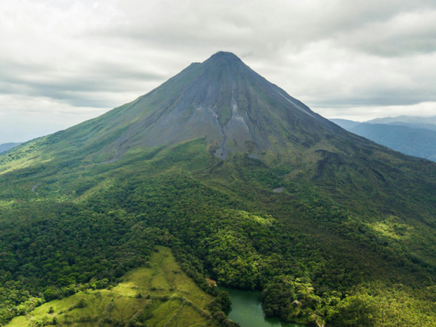 阿雷纳尔火山