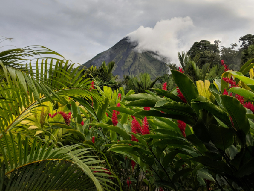 阿雷纳尔火山